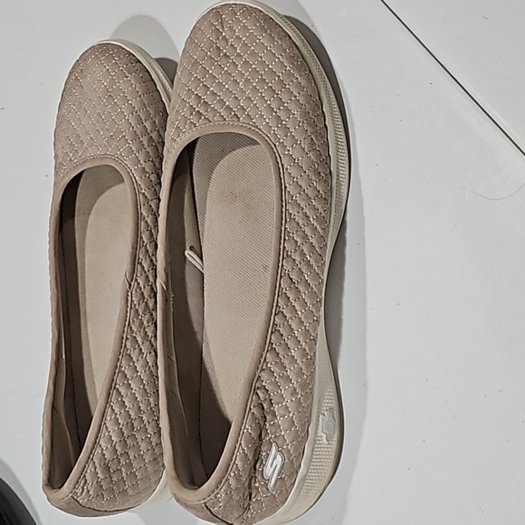 Skechers Women's Tan Quilted Ballet Slip On Go Step Lite Size 11 - Picture 6 of 9